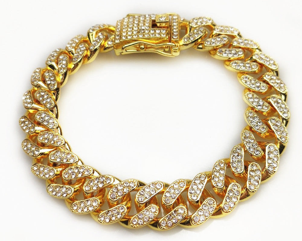 Goldfarbenes Hip-Hop-Halsband für Haustiere mit funkelnden Strasssteinen, robust und modisch gestaltet