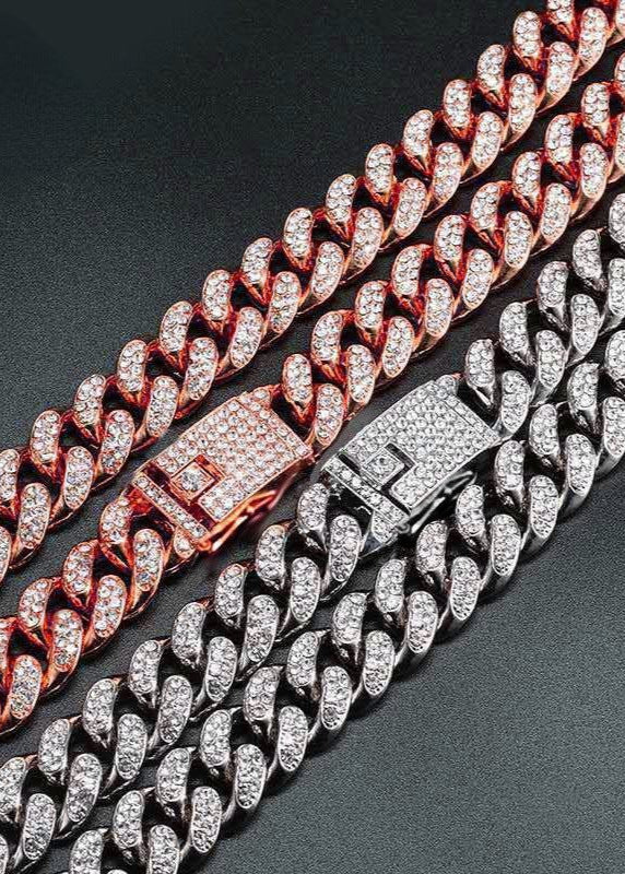 Hip Hop Halsbänder für Haustiere mit funkelnden Steinchen in Silber und Roségold, robustes Legierungsmaterial, stilvolles Design