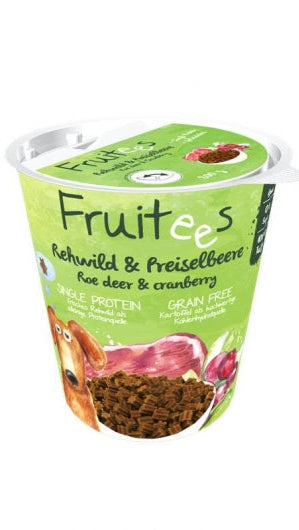 Bosch Fruitees Rehwild & Preiselbeeren dog treats with roe deer and cranberry, grain-free training snacks, 200g cup